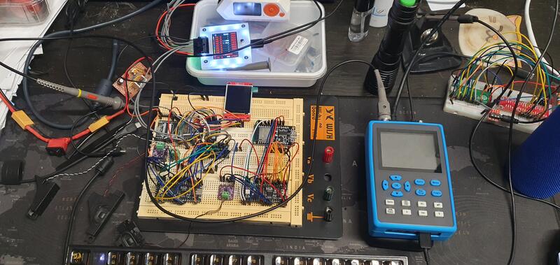 ESP32-SIDView testbuild with real SID chip on breadboard